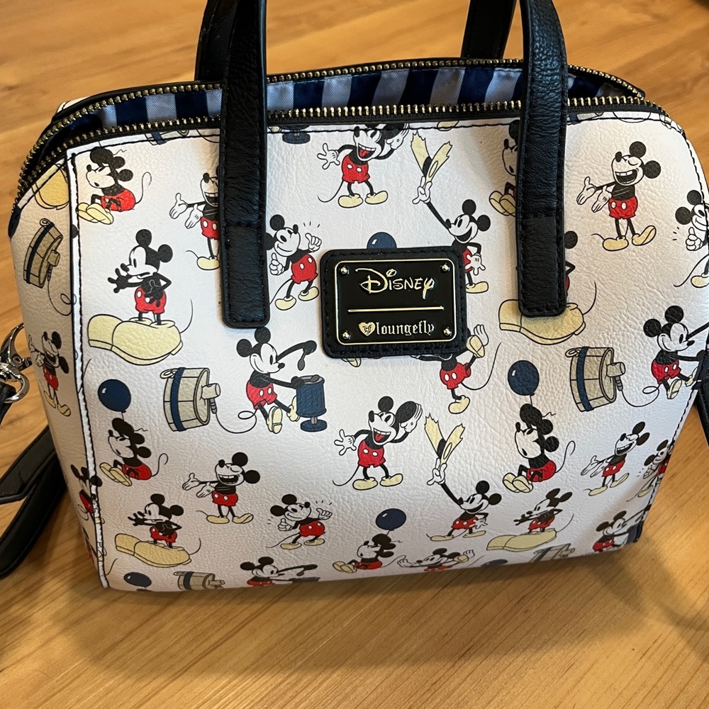 {Loungefly} Mickey purse with removable strap